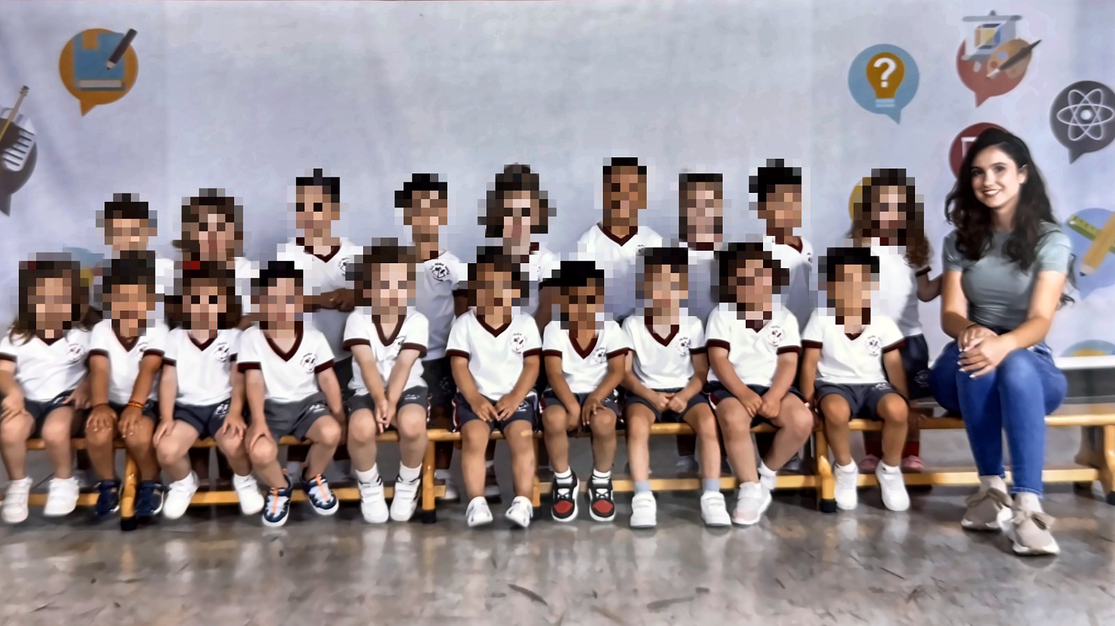 Elisa con su clase de Infantil